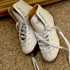 Dbx kids girls ice skates never used size 10 kids